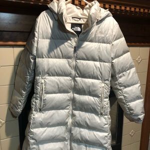 Brand new North Face Metropolis Parka. Size XL. Color is white. Retails for $300